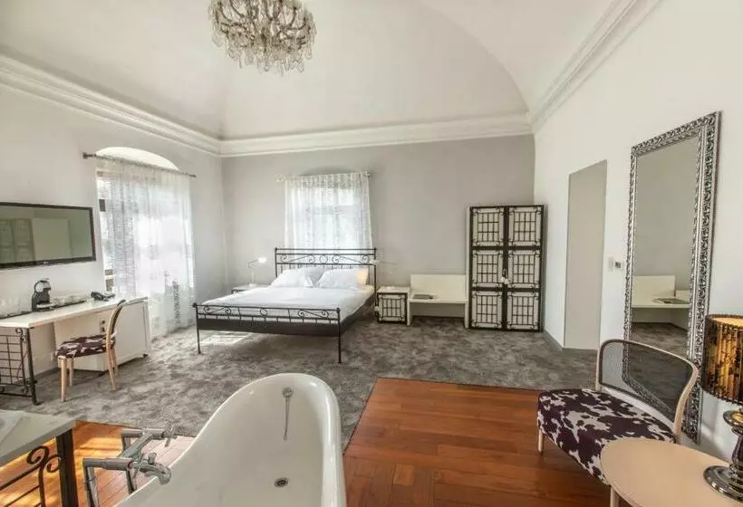 اتاق لوکس, Villa Nečas žilina