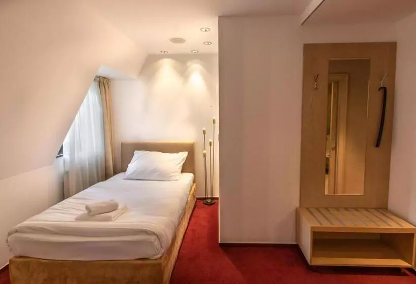 اتاق استاندارد سه نفره, Villa Nečas žilina