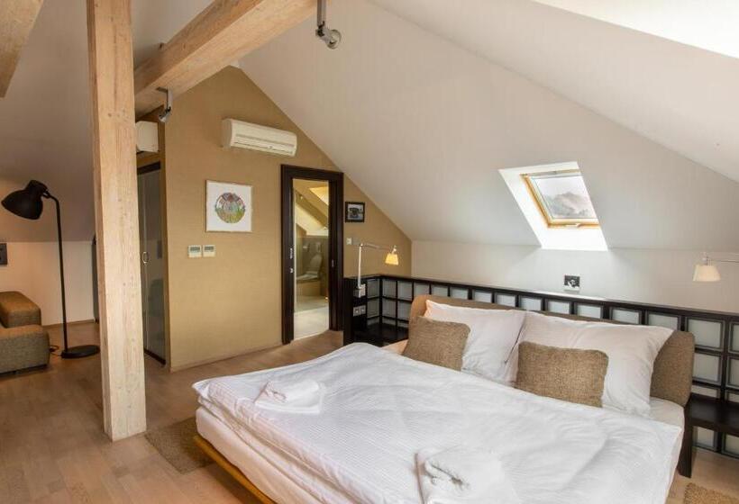 جناح ديلوكس, Villa Nečas žilina