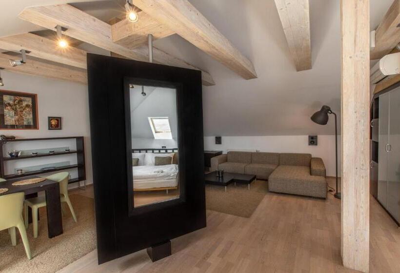 جناح ديلوكس, Villa Nečas žilina