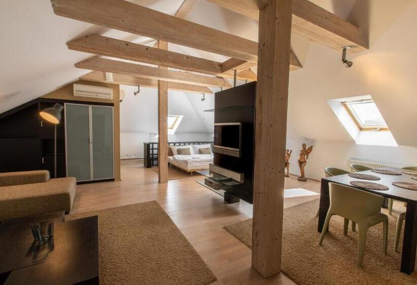 سوییت لوکس, Villa Nečas žilina