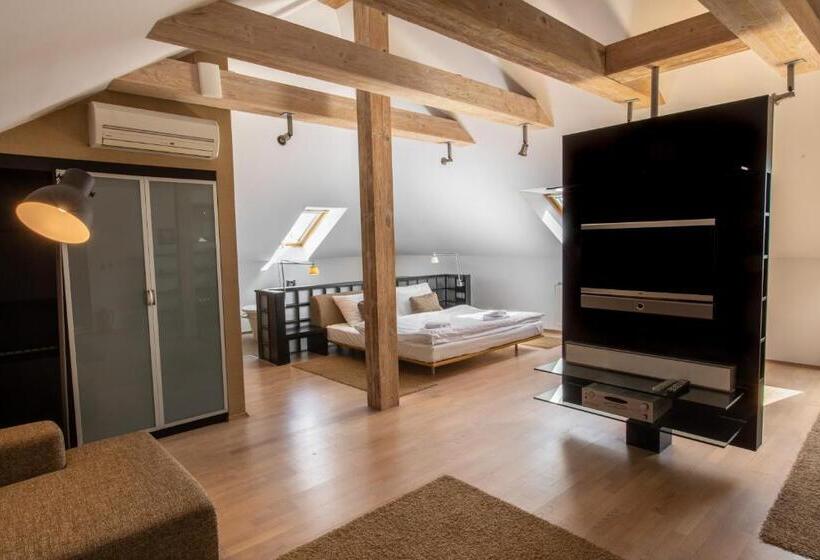 جناح ديلوكس, Villa Nečas žilina