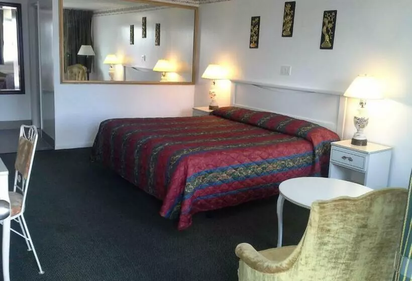 キングサイズベッドのスタンダードルーム, Inn Towne Motel