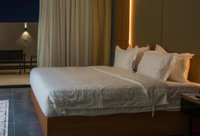 带露台的小型套房, فندق كلاودز Clouds