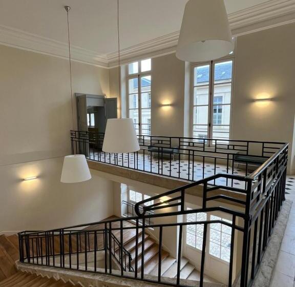 آپارتمان لوکس 1 خوابه, Appartement Charles Le Brun, Face Au Château De Versailles, Avec Parking Privé