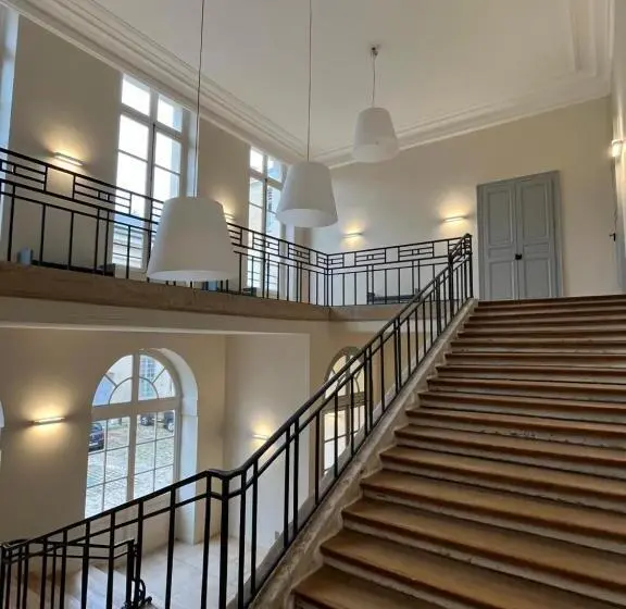 آپارتمان لوکس 1 خوابه, Appartement Charles Le Brun, Face Au Château De Versailles, Avec Parking Privé