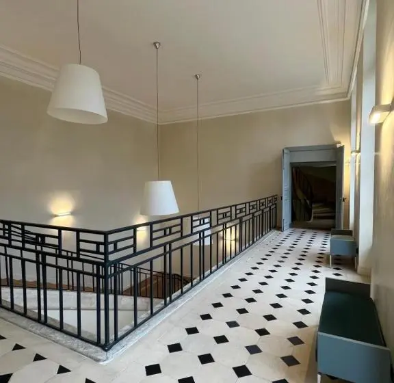 آپارتمان لوکس 1 خوابه, Appartement Charles Le Brun, Face Au Château De Versailles, Avec Parking Privé