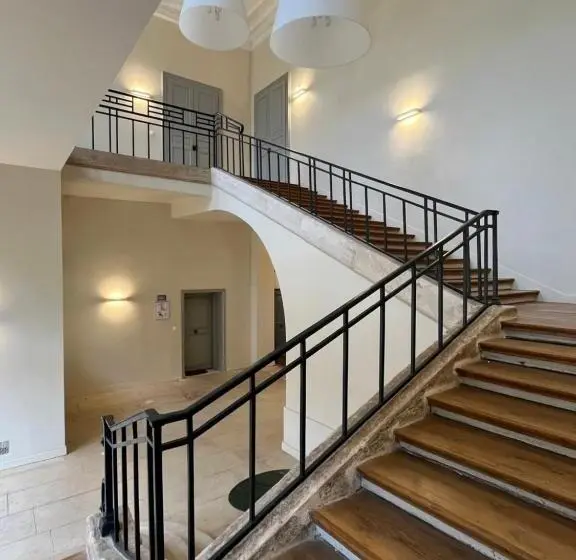 آپارتمان لوکس 1 خوابه, Appartement Charles Le Brun, Face Au Château De Versailles, Avec Parking Privé