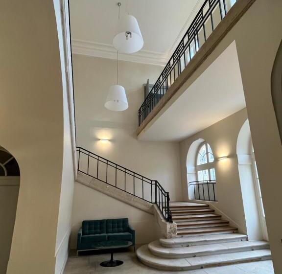 آپارتمان لوکس 1 خوابه, Appartement Charles Le Brun, Face Au Château De Versailles, Avec Parking Privé