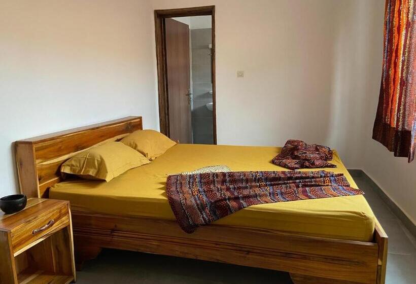 اتاق استاندارد, Les Amazones Rouges Chambre Jaune