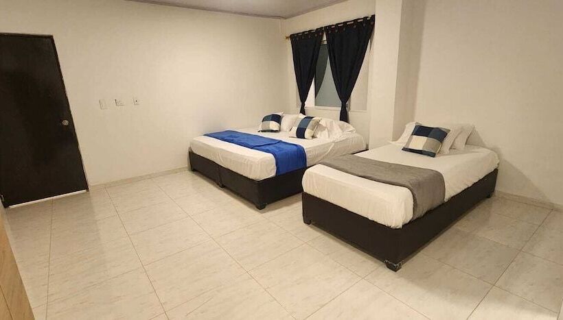 غرفة قياسية ثلاثية, Edificio Regata Inn