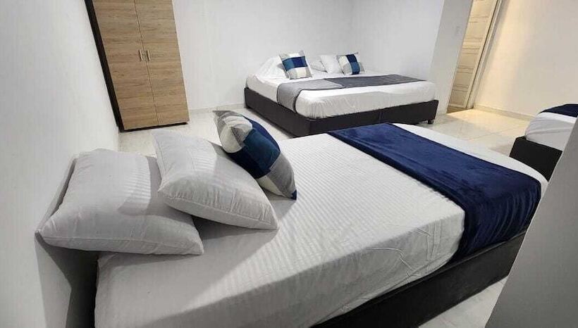 غرفة قياسية رباعية, Edificio Regata Inn