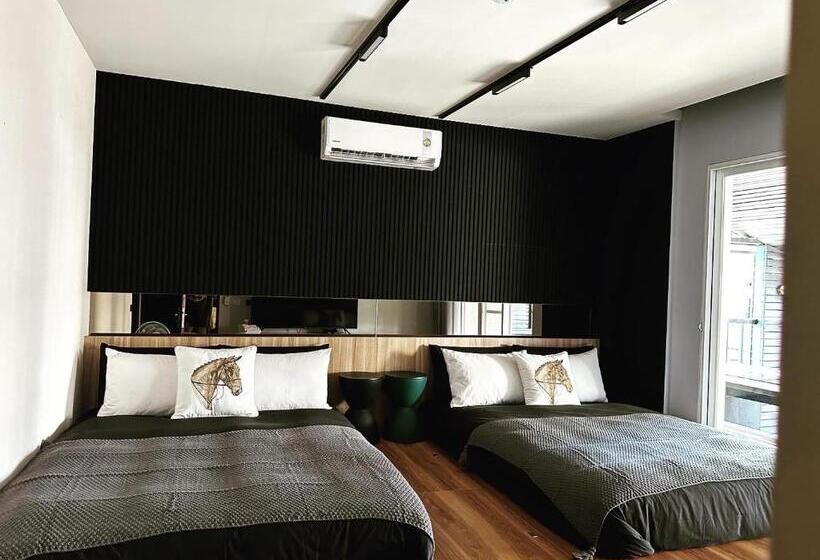 اتاق استاندارد چهارنفره با بالکن, Here B&b 宅這兒私宅 墾丁b宅