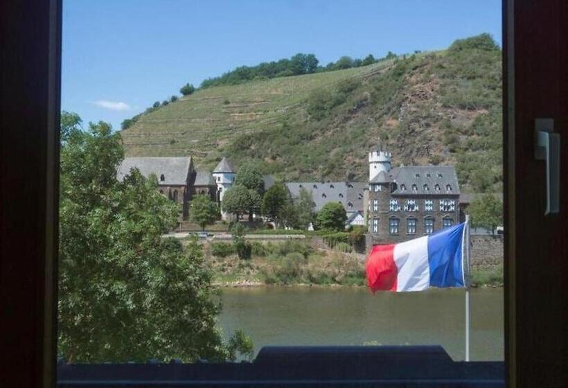 Номер Стандарт Вид на Сад, B3