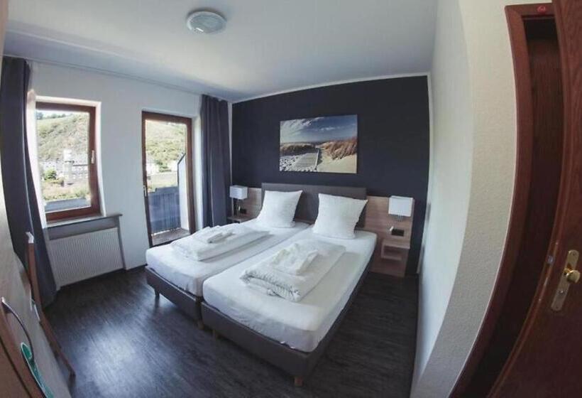 Номер Стандарт Вид на Сад, B3