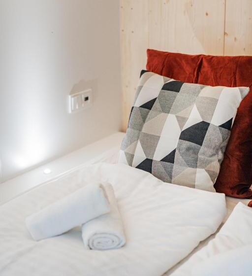 اتاق استاندارد با سرویس بهداشتی مشترک, Cubes By Tegetthoff