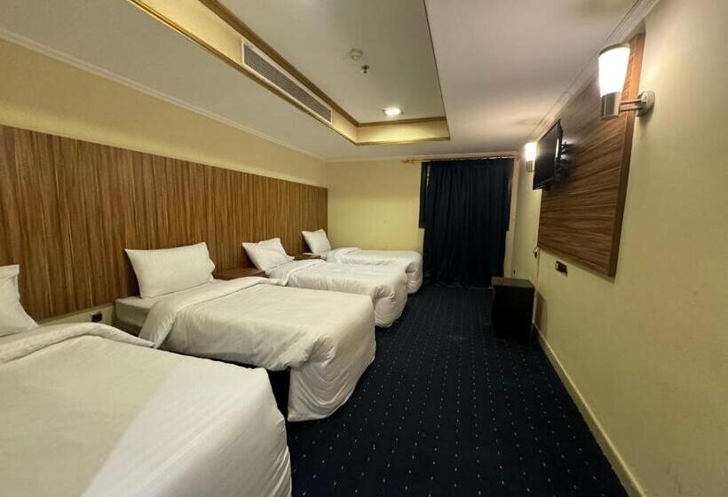 חדר סטנדרט לארבעה, Loaloat Al Tawhid