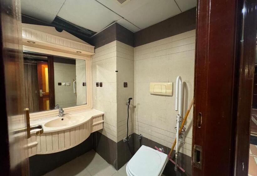 חדר משפחתי, Loaloat Al Tawhid