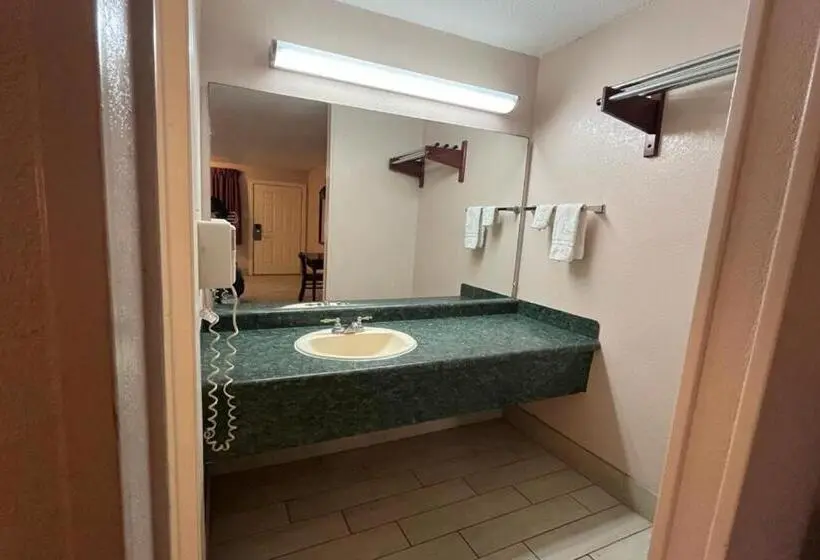 Standard Yhden Hengen Huone, Regency Inn By Oyo Three Rivers
