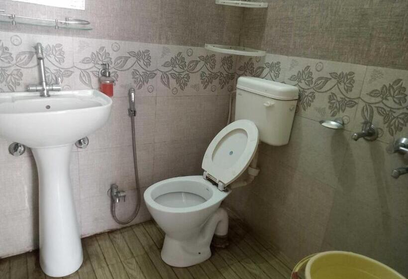 トリプルクラシックルーム, Oyo Flagship Hotel Sk Grand