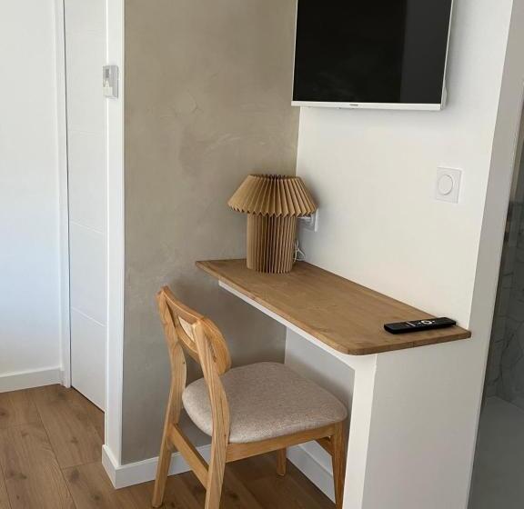 غرفة قياسية مطلّة علي حمام السباحة, Le Chai