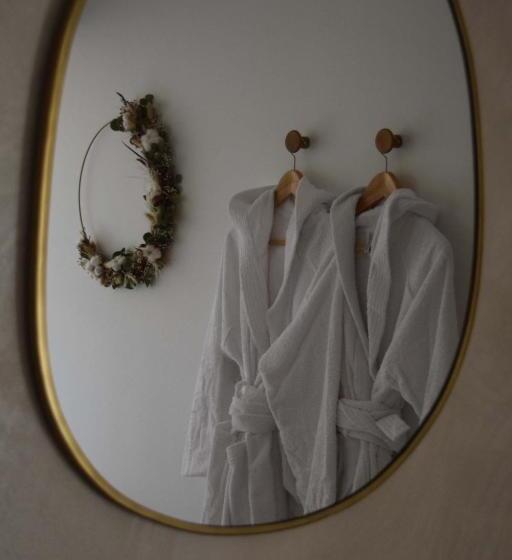 غرفة قياسية مطلّة علي حمام السباحة, Le Chai