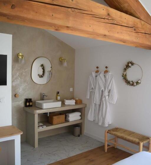 غرفة قياسية مطلّة علي حمام السباحة, Le Chai