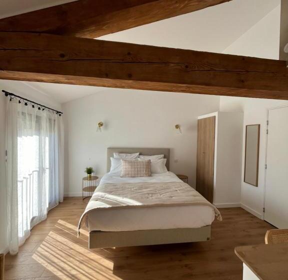 غرفة قياسية مطلّة علي حمام السباحة, Le Chai