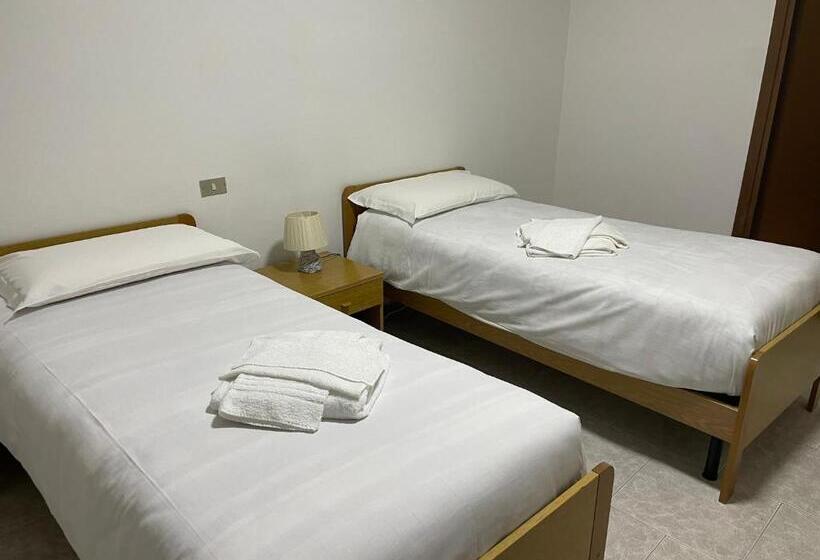 غرفة قياسية, Aquila Nera