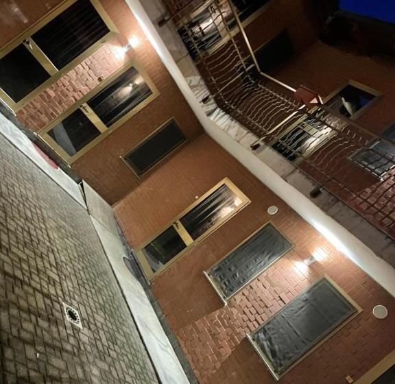 غرفة قياسية, Aquila Nera