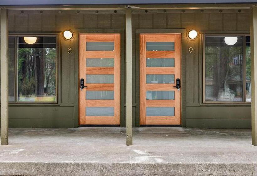 غرفة قياسية, Cave Springs Resort