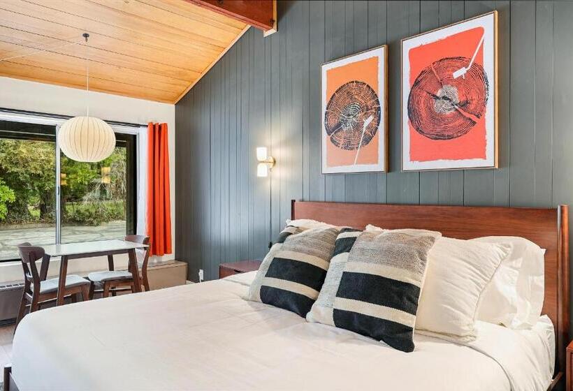 غرفة قياسية, Cave Springs Resort