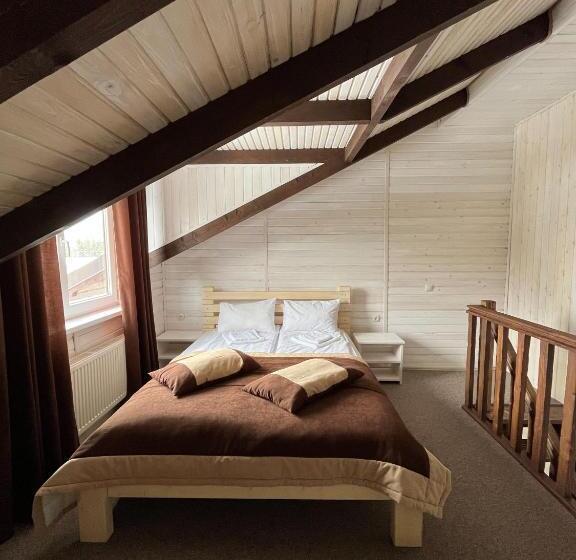 Family Suite, парк готель там, де гори..