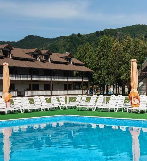 سوییت خانوادگی, парк готель там, де гори..