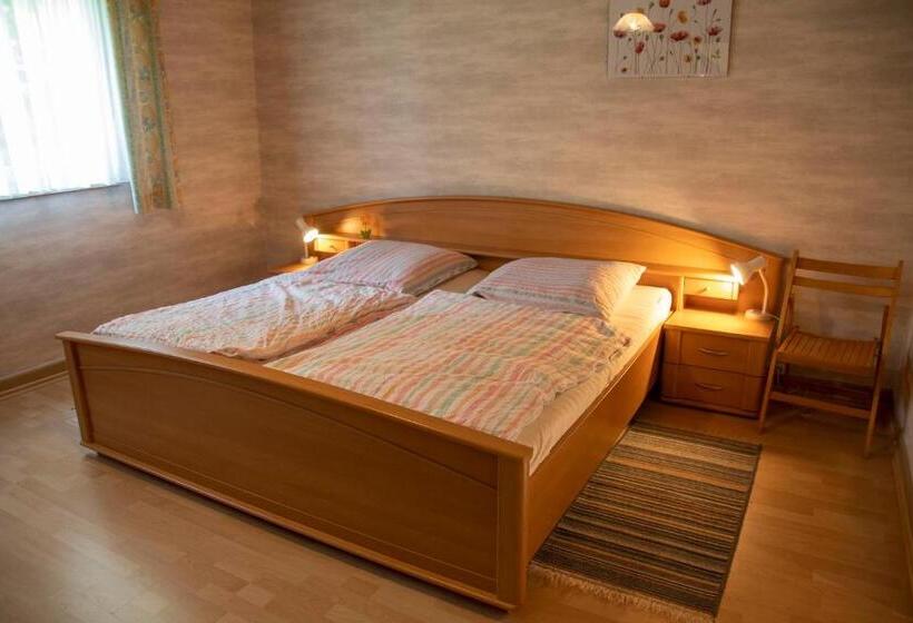 شقة غرفتين, Hof Schlüpke