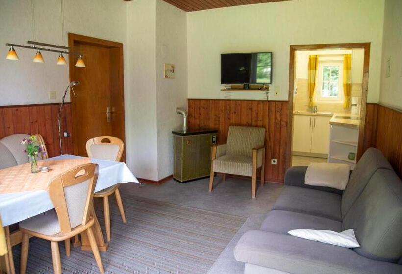 شقة غرفتين, Hof Schlüpke