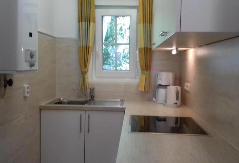 شقة غرفتين, Hof Schlüpke