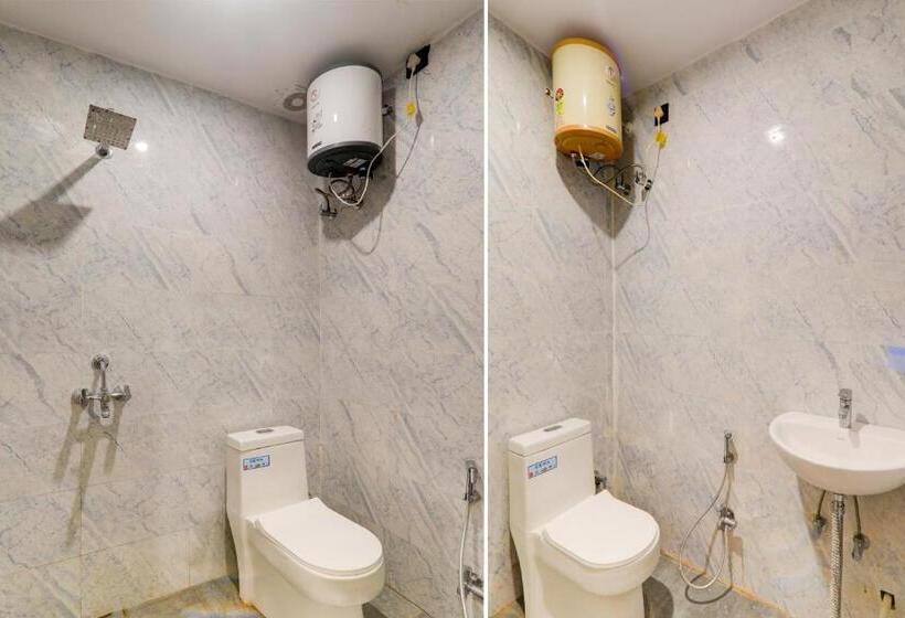 اتاق کلاسیک سه تخته, Oyo Flagship Royal Guest House