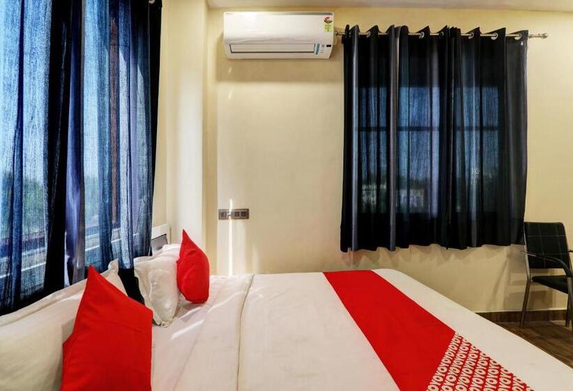 غرفة كلاسيكية ثلاثية, Oyo Flagship Royal Guest House