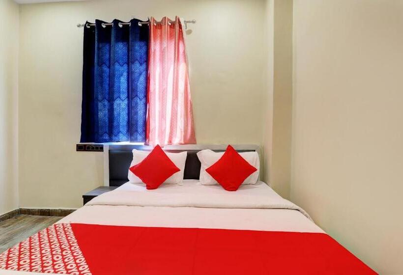 اتاق کلاسیک سه تخته, Oyo Flagship Royal Guest House