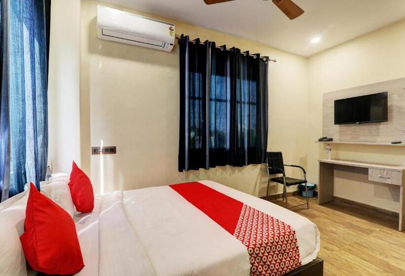 غرفة كلاسيكية ثلاثية, Oyo Flagship Royal Guest House