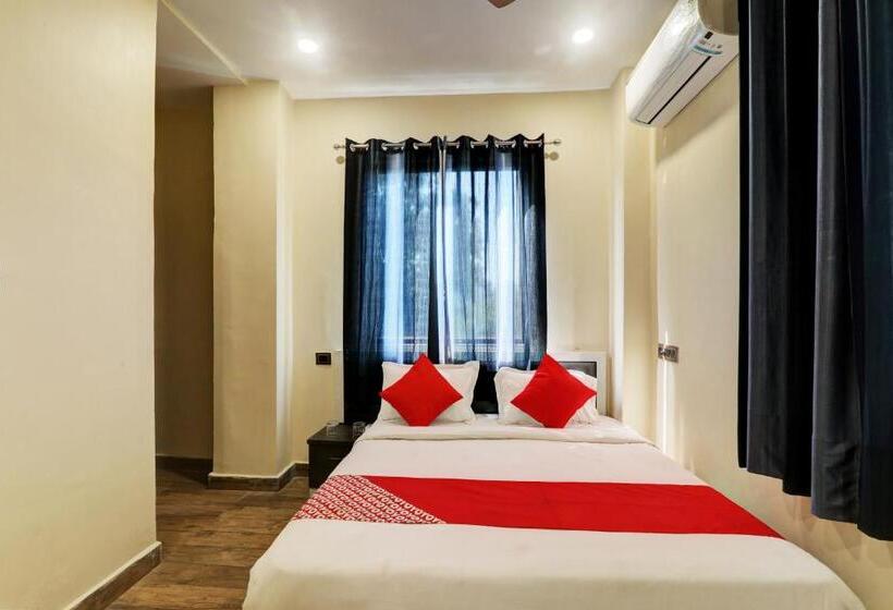 اتاق کلاسیک سه تخته, Oyo Flagship Royal Guest House