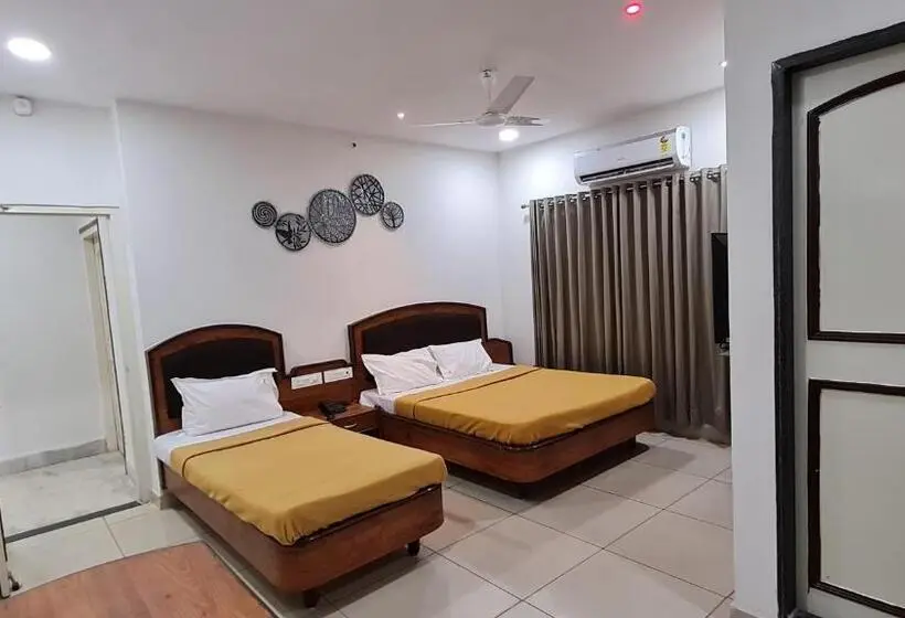 Tripla Executive, Tirth