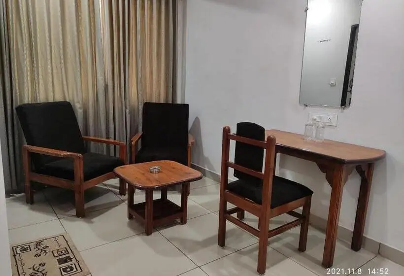 Tripla Executive, Tirth