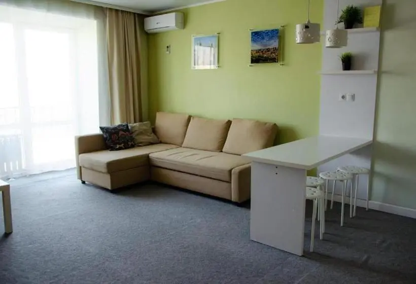 Perhesviitti, Tumar Apart