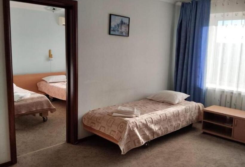 اتاق استاندارد سه نفره, Tumar Apart