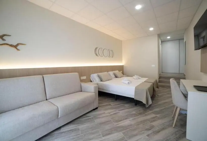Standard Neljän Hengen Huone, Hostal Altea Karma