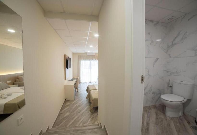 اتاق استاندارد چهار تخته, Hostal Altea Karma