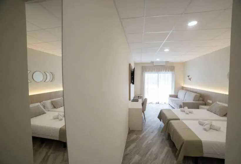 Standard Neljän Hengen Huone, Hostal Altea Karma