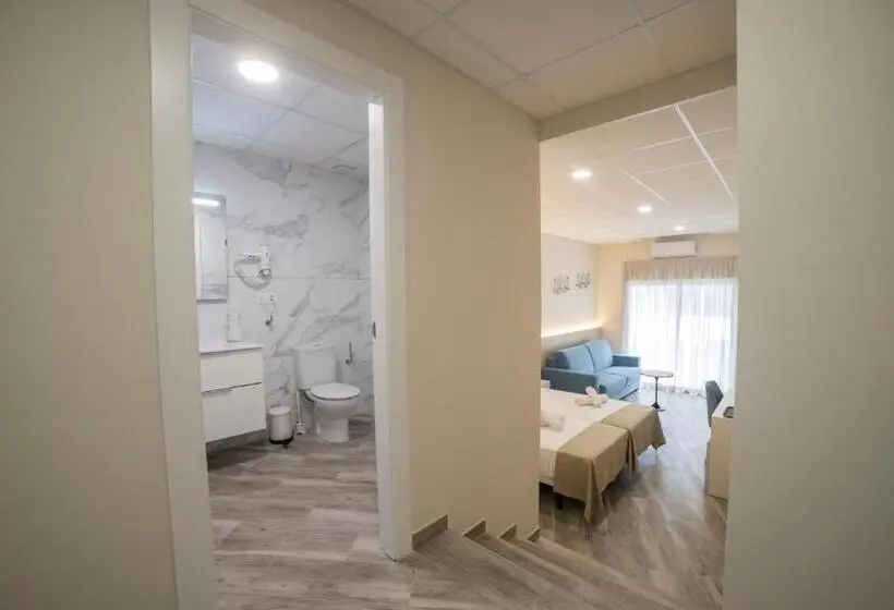 Deluxe Neljän Hengen Huone, Hostal Altea Karma